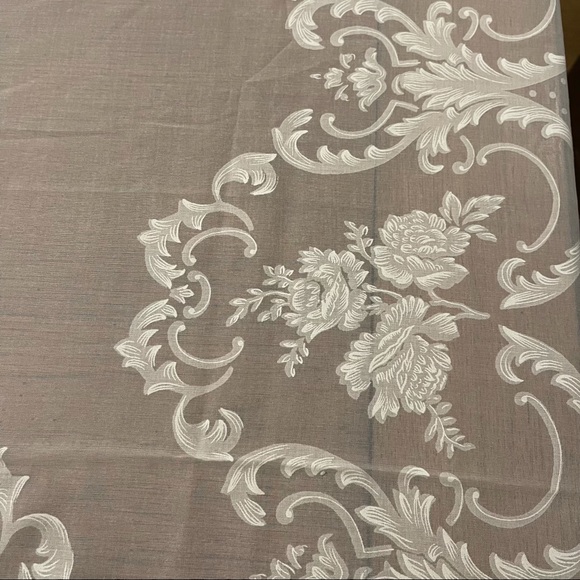 Estate Sale vintage white sheer lace large tablecloth - Picture 6 of 6